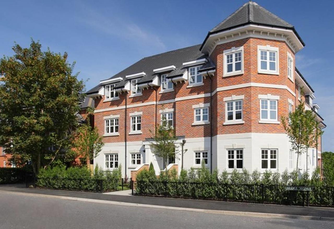 Helios Court Penthouse Serviced Apartment By Ferndale Maidenhead Eksteriør billede