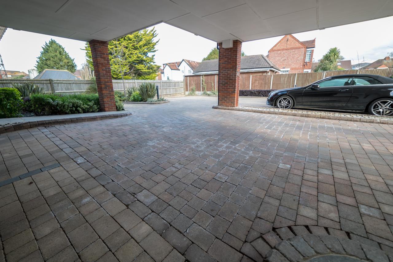 Helios Court Penthouse Serviced Apartment By Ferndale Maidenhead Eksteriør billede