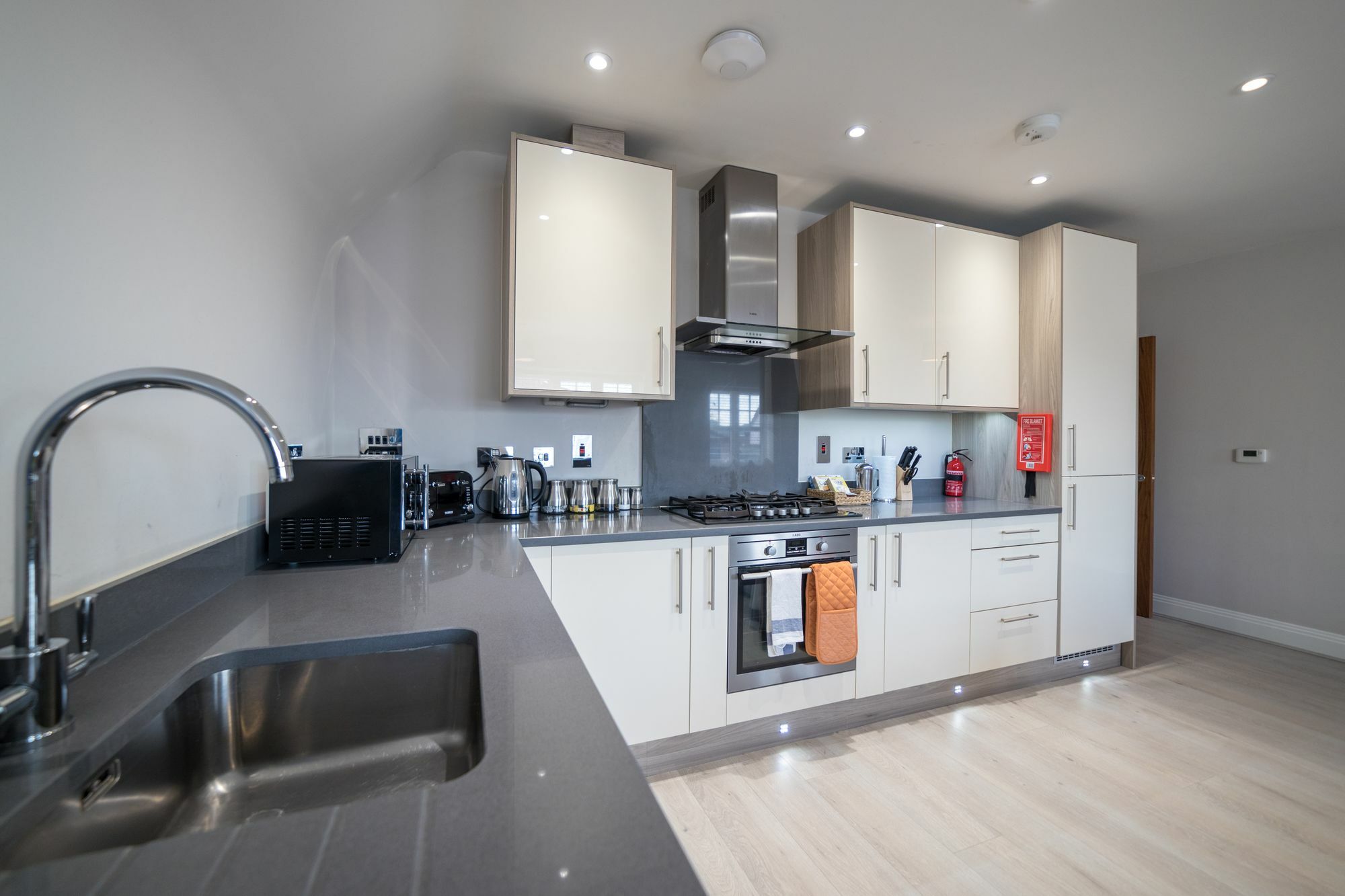 Helios Court Penthouse Serviced Apartment By Ferndale Maidenhead Eksteriør billede