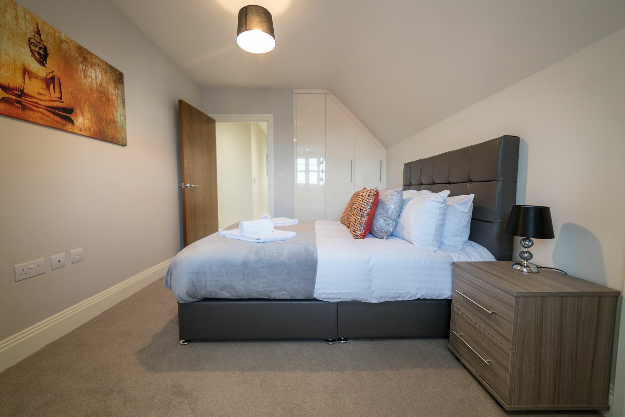 Helios Court Penthouse Serviced Apartment By Ferndale Maidenhead Eksteriør billede
